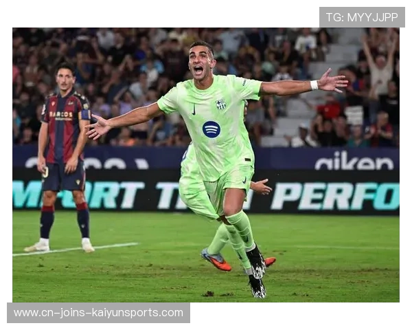 拉菲尼亚中场直塞撕开防线助攻